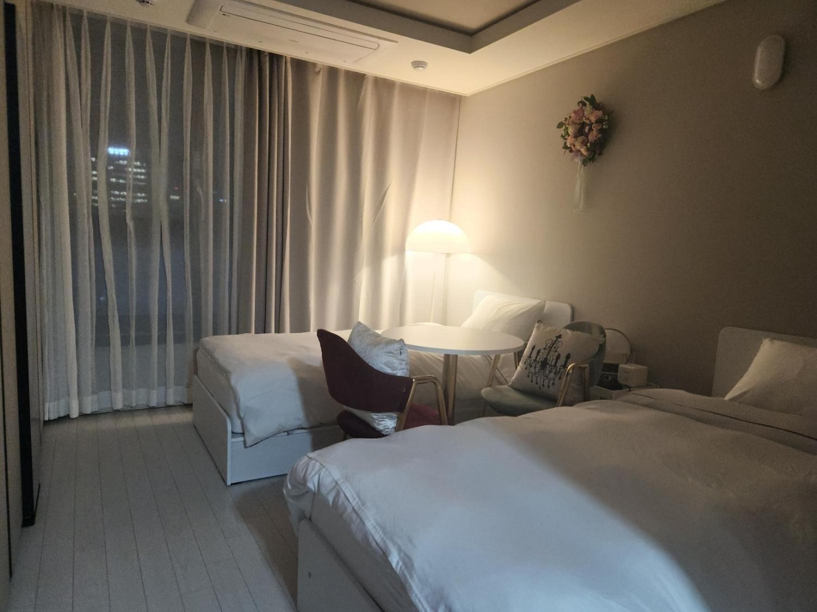Daegu Star B&B Dsr Hotel Lily Guestroom Exterior photo