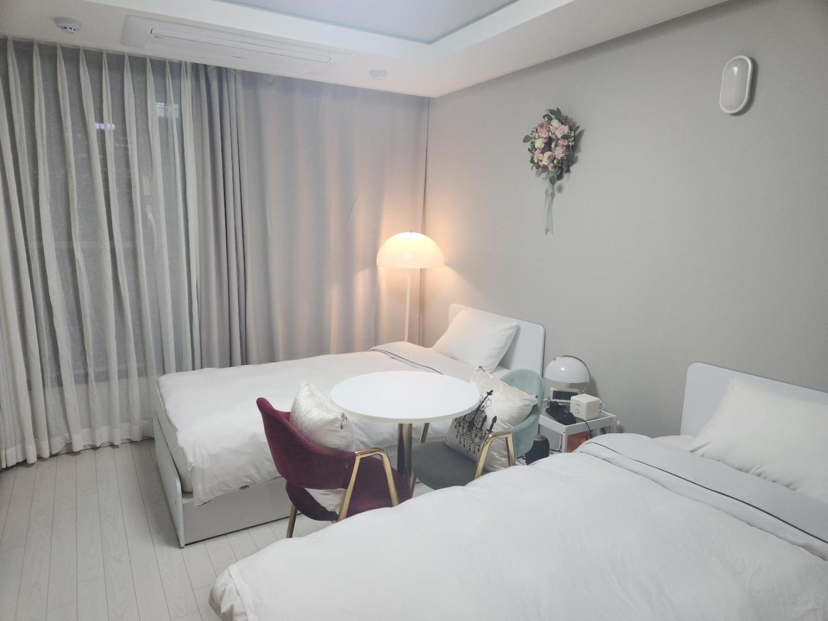 Daegu Star B&B Dsr Hotel Lily Guestroom Exterior photo