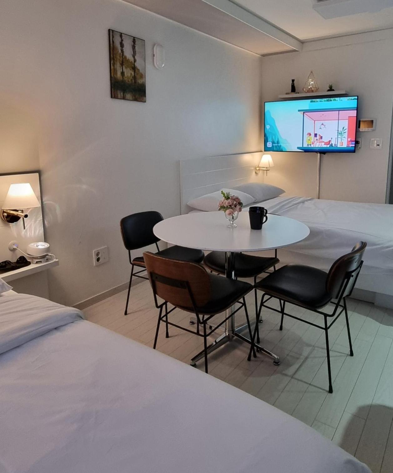 Daegu Star B&B Dsr Hotel Lily Guestroom Exterior photo