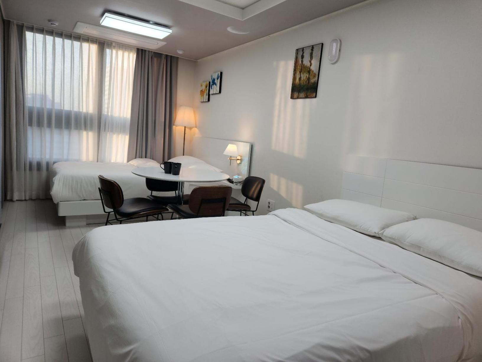 Daegu Star B&B Dsr Hotel Lily Guestroom Exterior photo