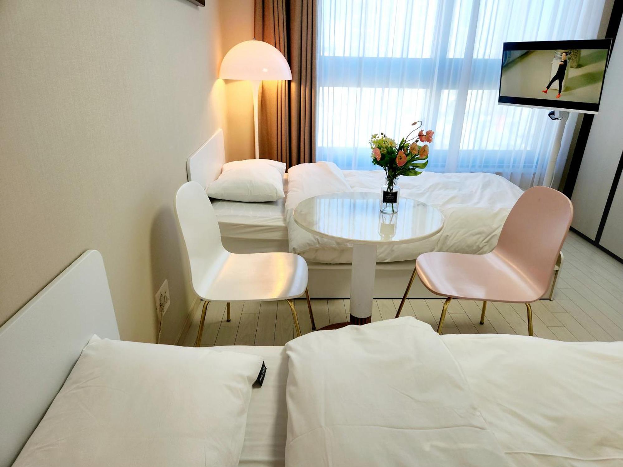 Daegu Star B&B Dsr Hotel Lily Guestroom Room photo